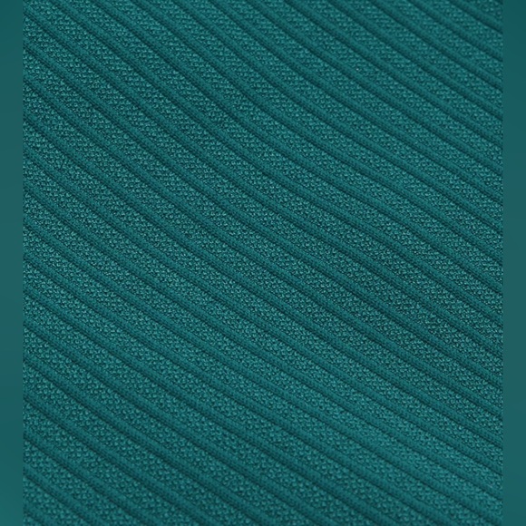 Lululemon Ebb to Street Scoop-Neck Cropped Tank Top - Picture 4 of 6